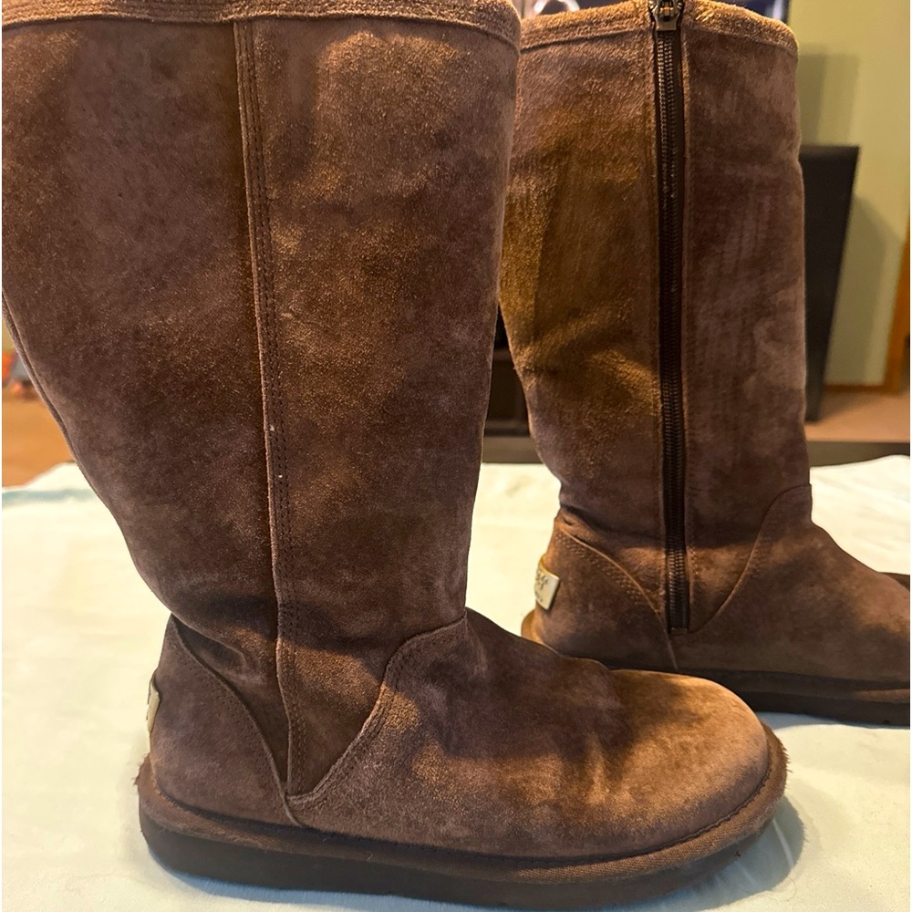 UGG Classic Tall II Women's Boot, Size 6- Chestnut